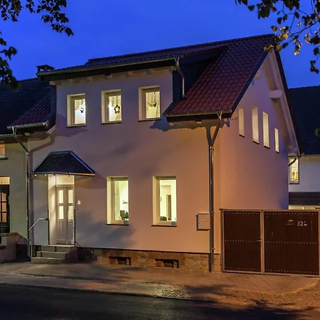 Spacious Multi-level Stay, Cleaning Included * Thale