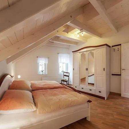 Spacious Multi-level Stay, Cleaning Included *