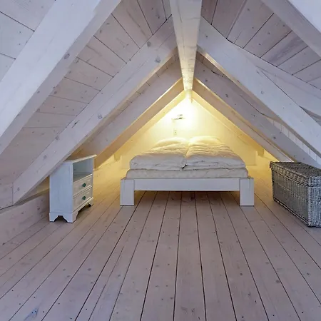Spacious Multi-level Stay, Cleaning Included *